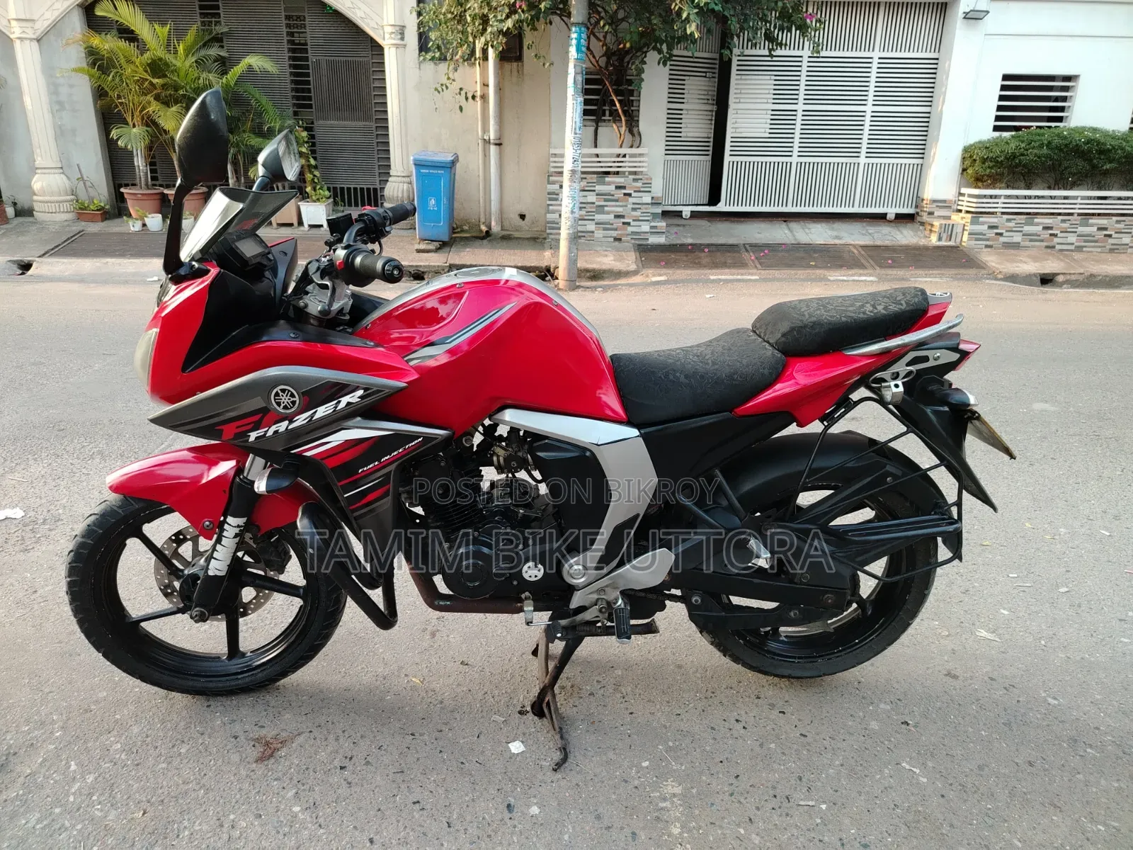 ইয়ামাহা ফেজার ভি১ ২০১৭ রেড