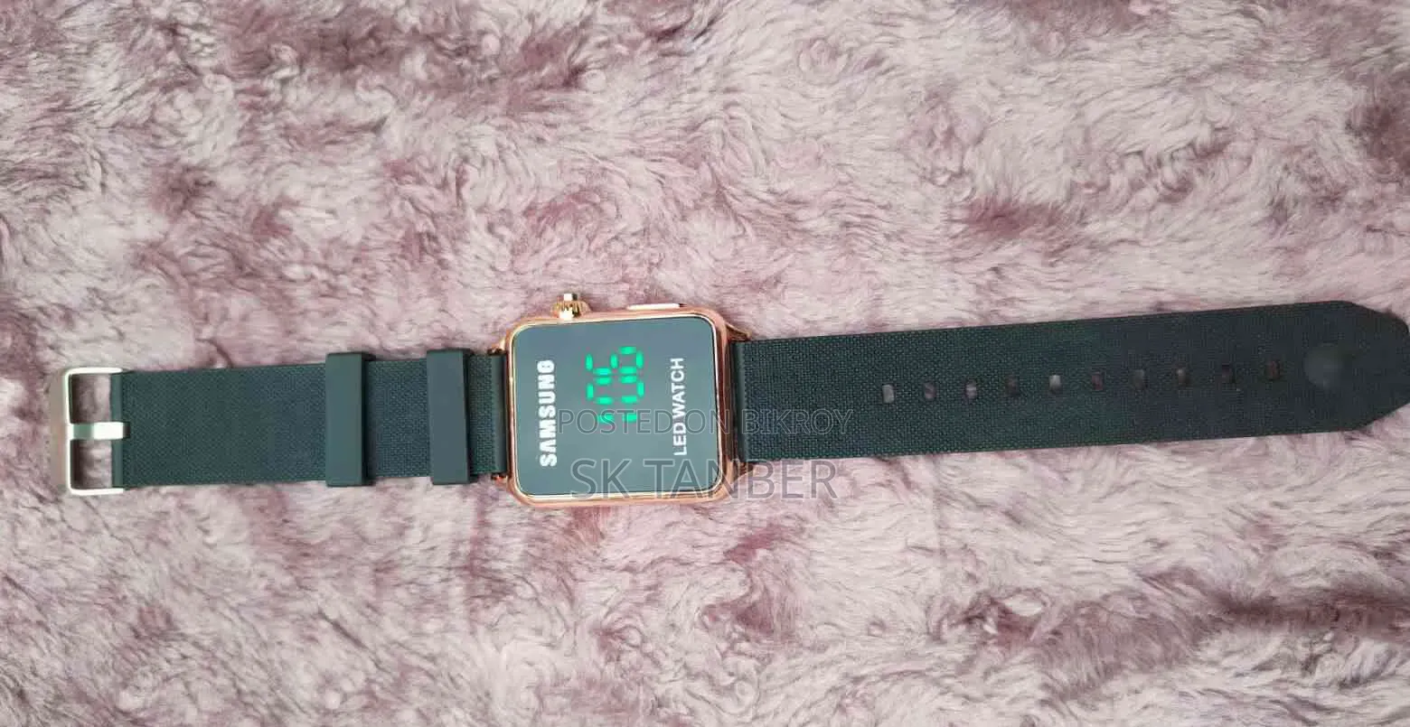 New Fashionable Digital Watch for Men Golden Color Watch