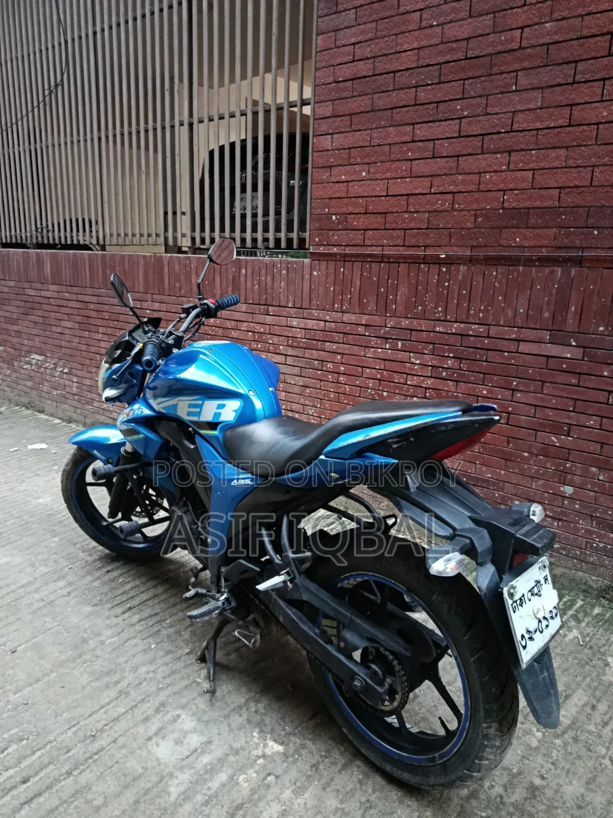 সুজুকি জিক্সার ২০১৭ ব্লু
