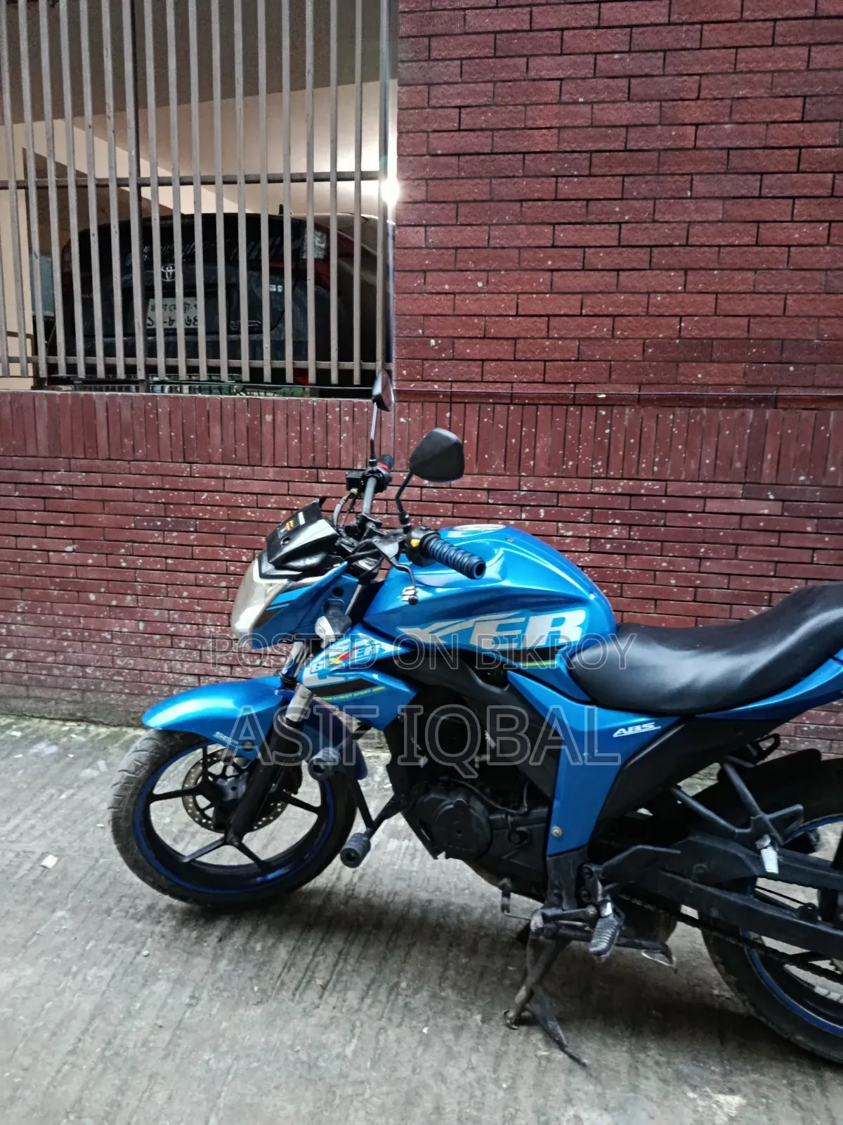সুজুকি জিক্সার ২০১৭ ব্লু
