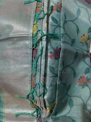 ব্লাউজ পিস সহ শাড়ি