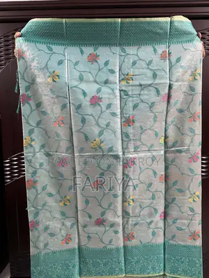 ব্লাউজ পিস সহ শাড়ি