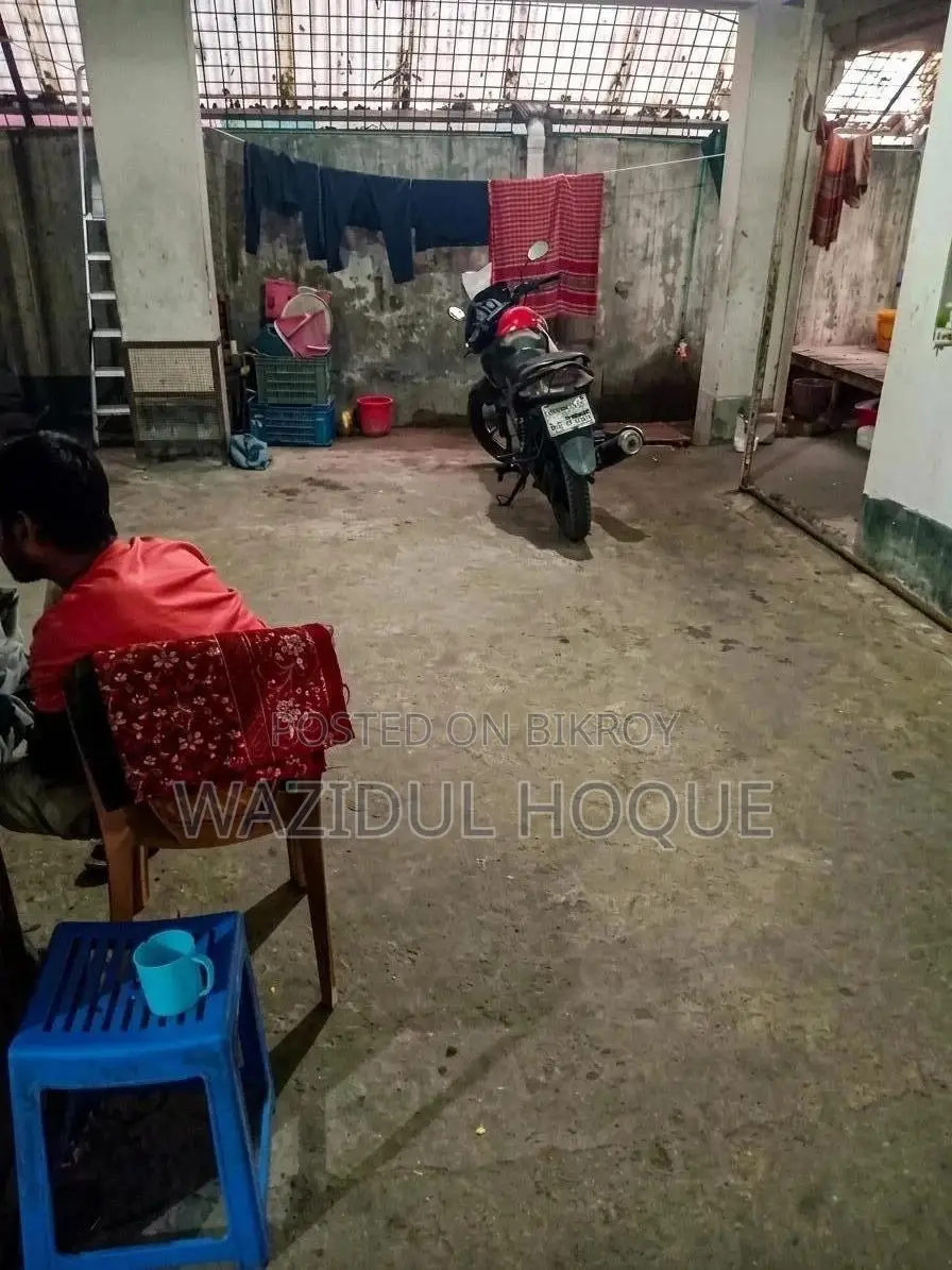 নিরাপদ মোটরসাইকেল গ্যারেজ ভাড়া / পার্কিং ভাড়া