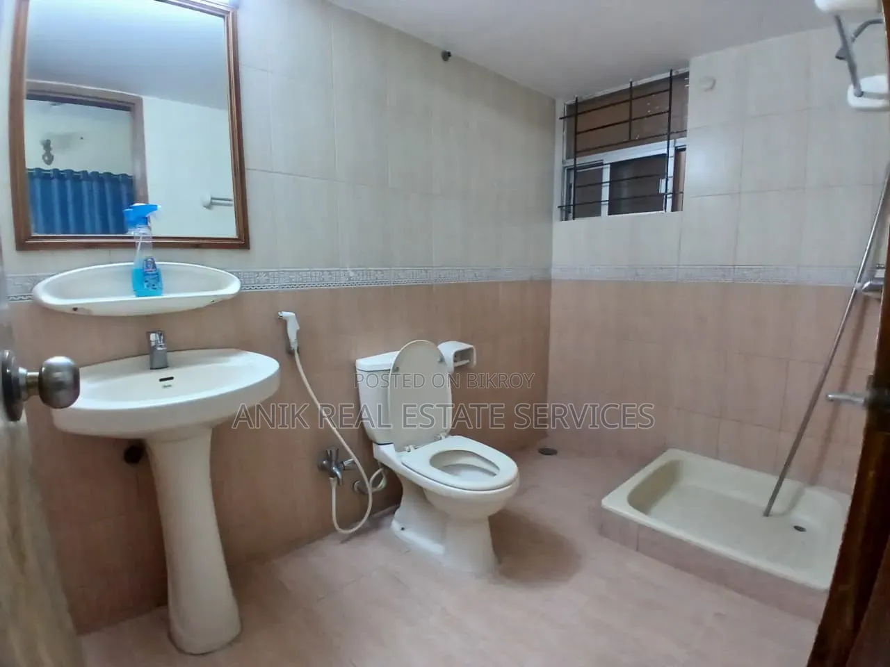 অনীক রিয়েল এস্টেট, গুলশানে ভাড়ার জন্য ফার্নিশড ৩ বেডরুমের অ্যাপার্টমেন্ট