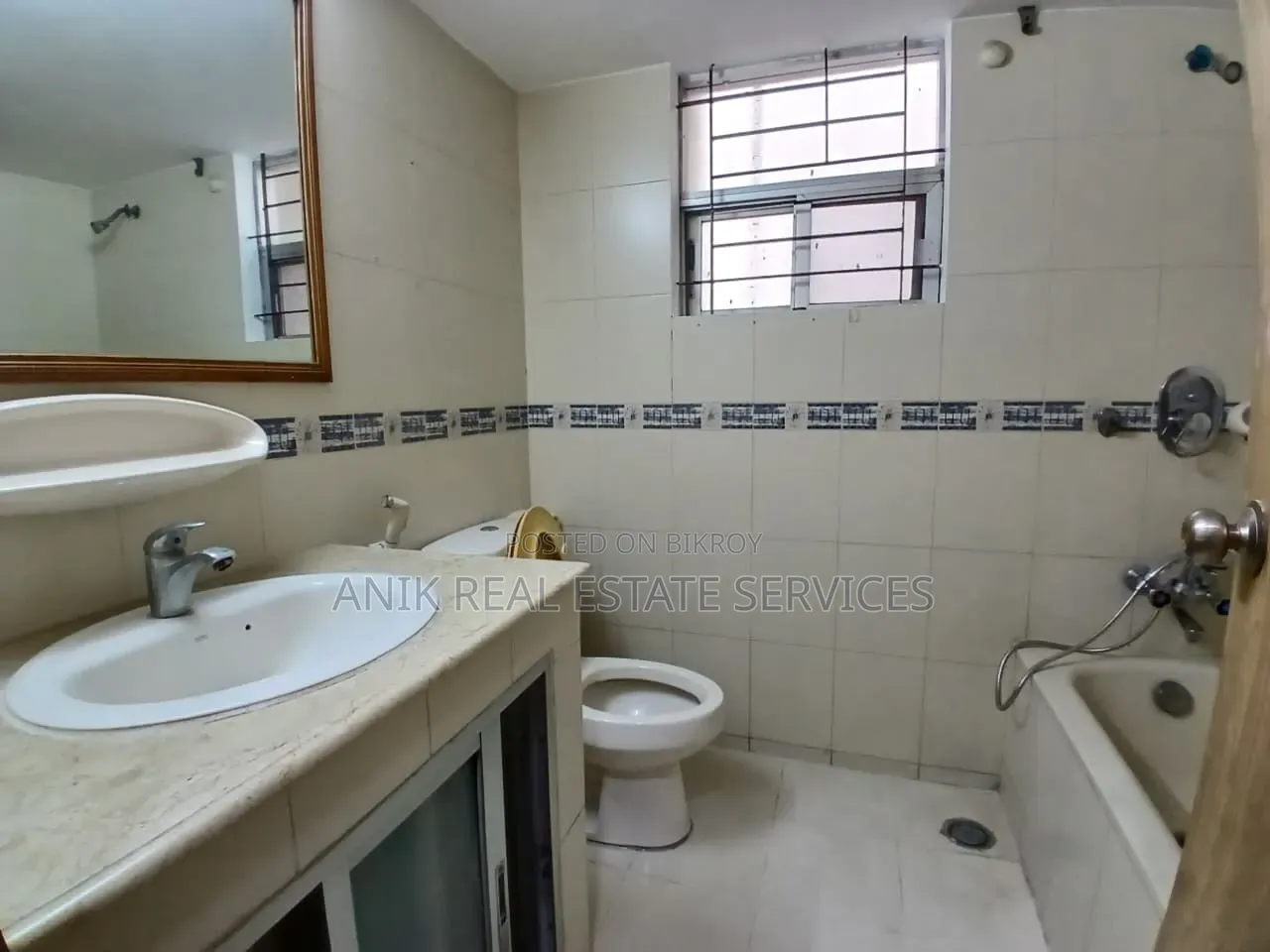 অনীক রিয়েল এস্টেট, গুলশানে ভাড়ার জন্য ফার্নিশড ৩ বেডরুমের অ্যাপার্টমেন্ট
