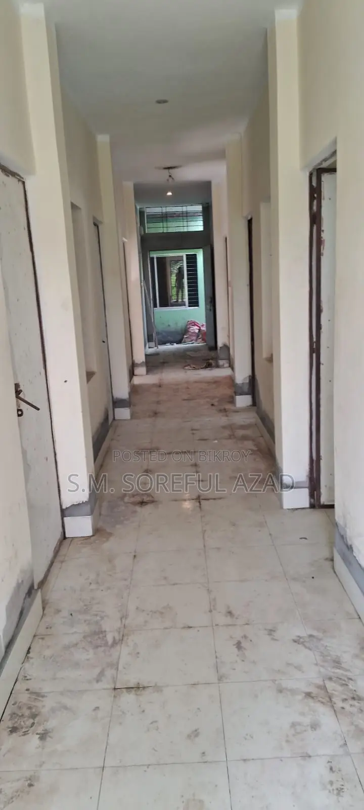আব্দুর রশিদ ছাত্রাবাস, পাবনা সদরে আসবাবপত্রসহ ৮টি বেডরুম ও পার্লার