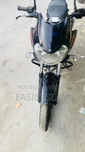 বাজাজ ডিসকভার ১০০ ২০১৭ কালো