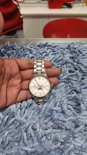 Brand: Crēdence
Model Style: Classic Two-Tone Day-Date Moonphase