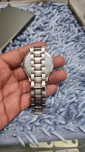 Brand: Crēdence
Model Style: Classic Two-Tone Day-Date Moonphase