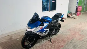 Suzuki Gixxer SF ২০২৫ হোয়াইট