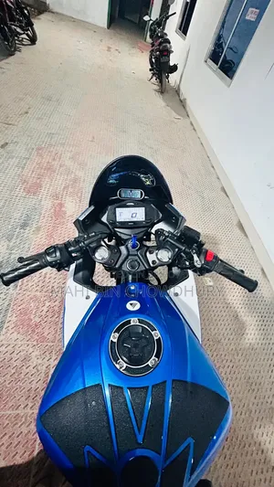 Suzuki Gixxer SF ২০২৫ হোয়াইট