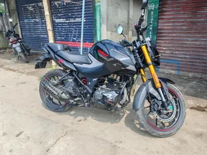 New Hero Thriller 160R 4V 2024 Black