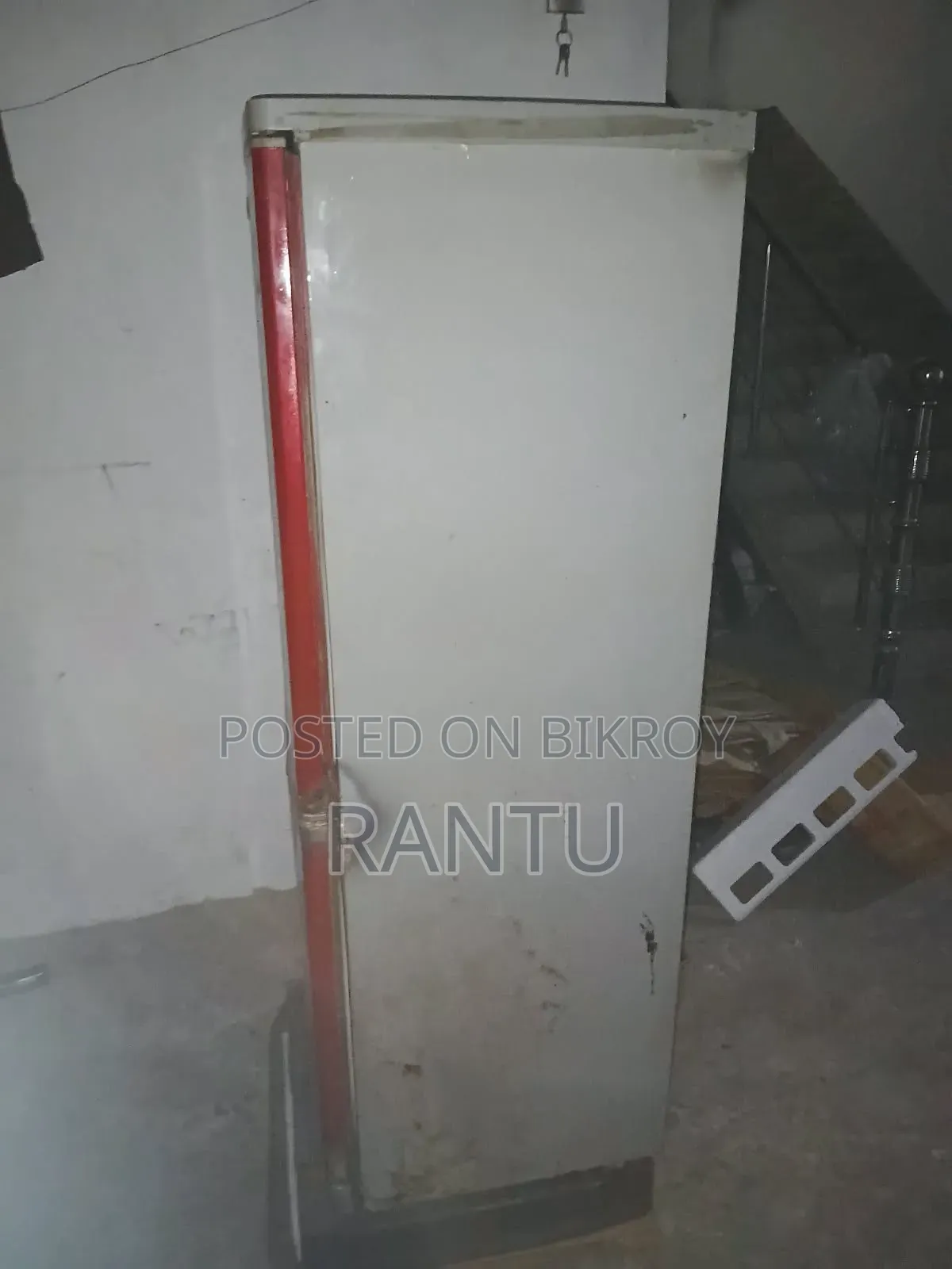 এই ফ্রিজটি ভালো আছে। আমার টাকার জরুরি প্রয়োজন। জরুরির জন্যই এইফ্রিজীট