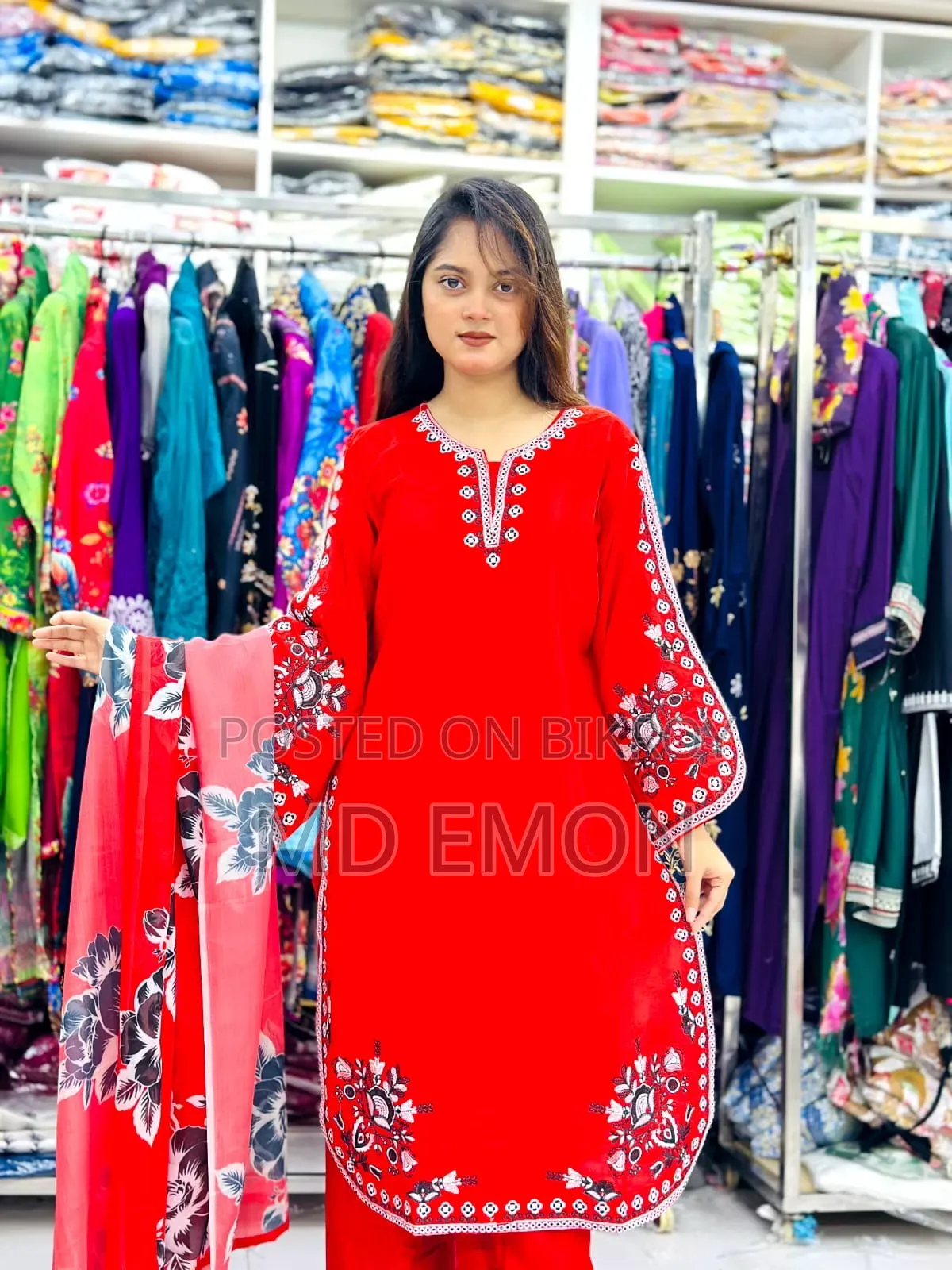 ই এম ইউনিক ফ্যাশন