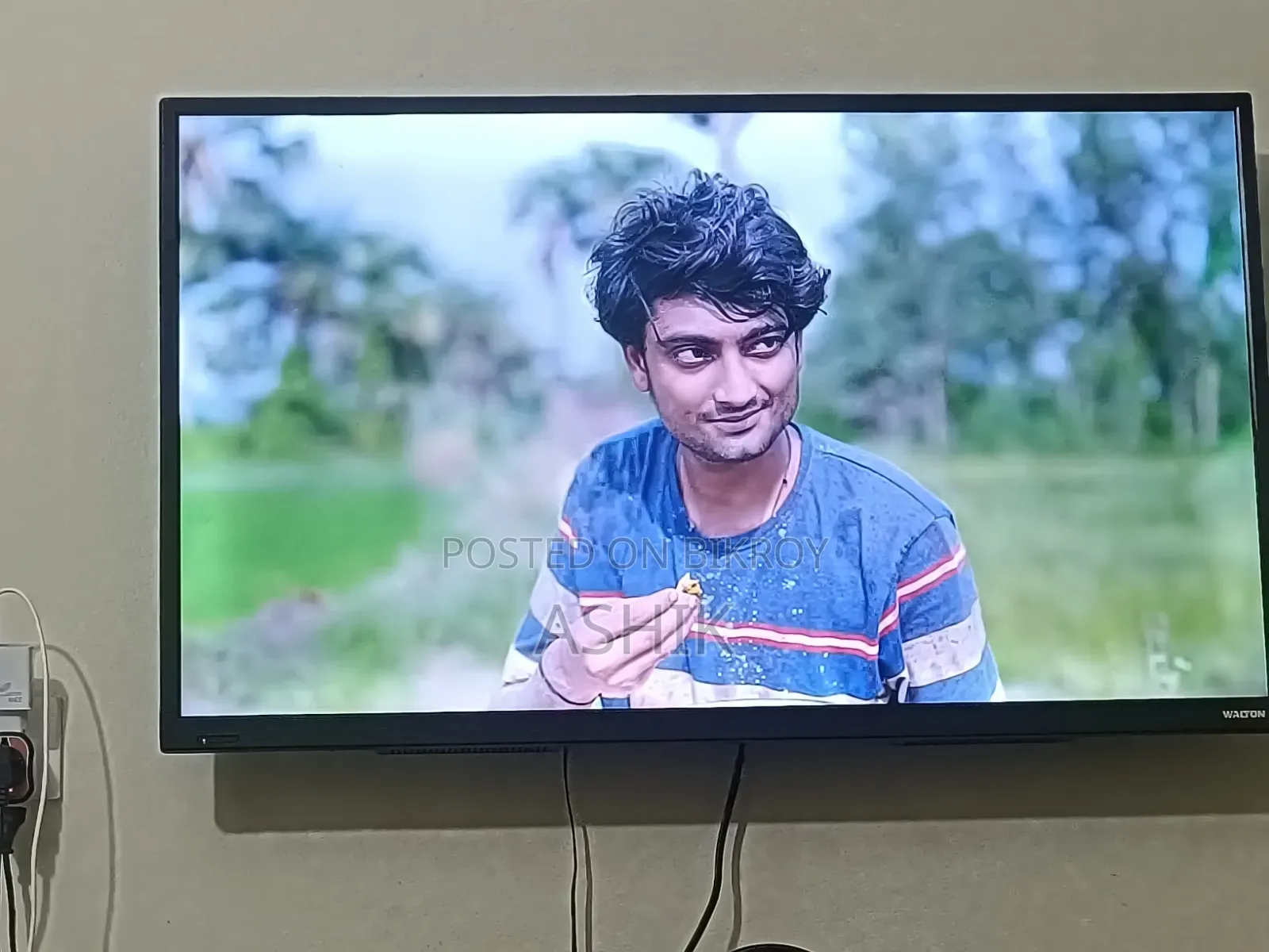 Smart Walton TV 53"