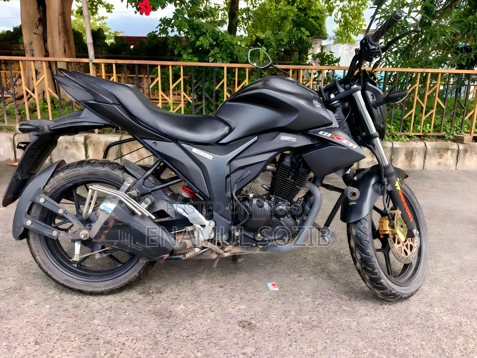 নতুন সুজুকি জিক্সার ২০২৩ কালো