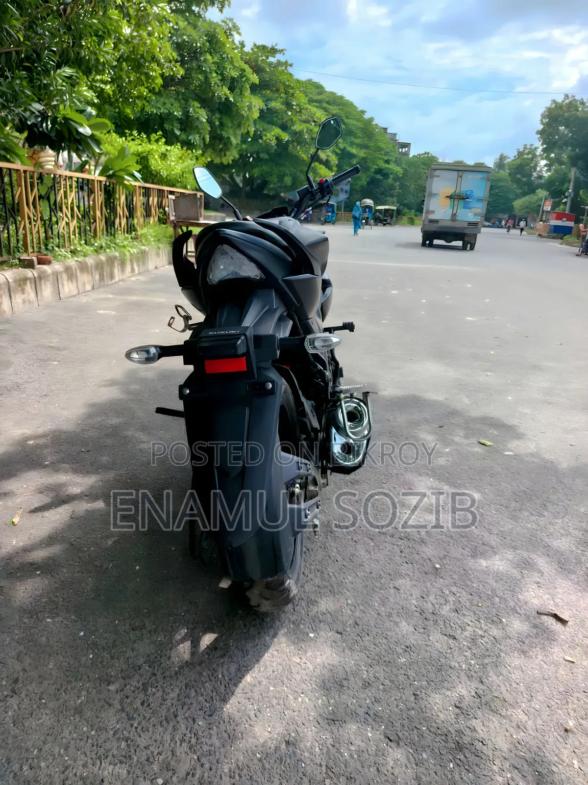 নতুন সুজুকি জিক্সার ২০২৩ কালো