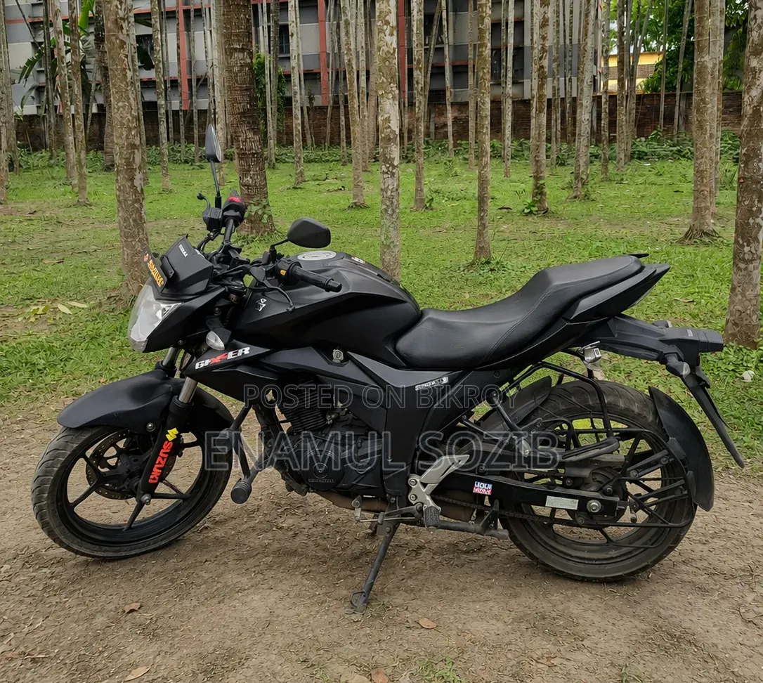 নতুন সুজুকি জিক্সার ২০২৩ কালো