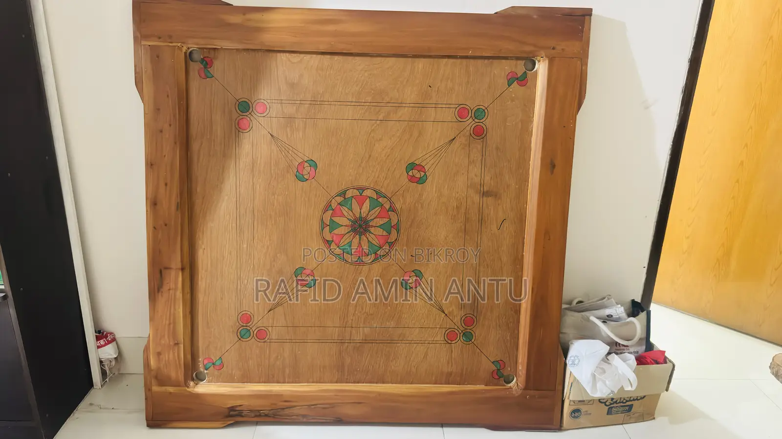 প্রিমিয়াম কাঠের ক্যারম বোর্ড - সুন্দর ডিজাইন, ভালো অবস্থা