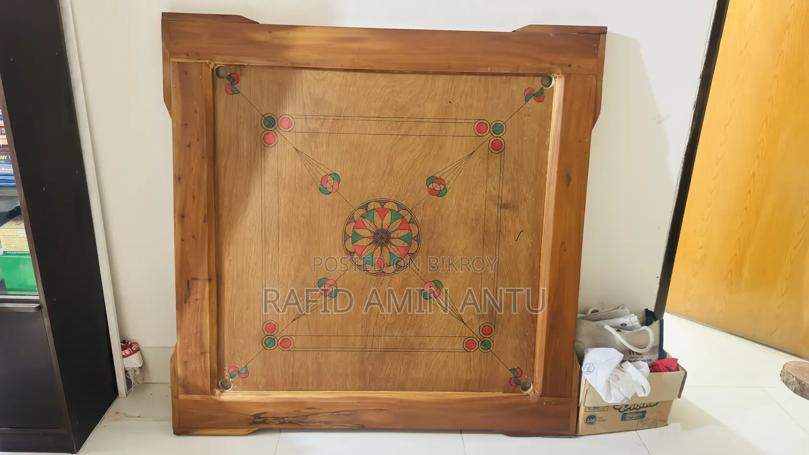 প্রিমিয়াম কাঠের ক্যারম বোর্ড - সুন্দর ডিজাইন, ভালো অবস্থা