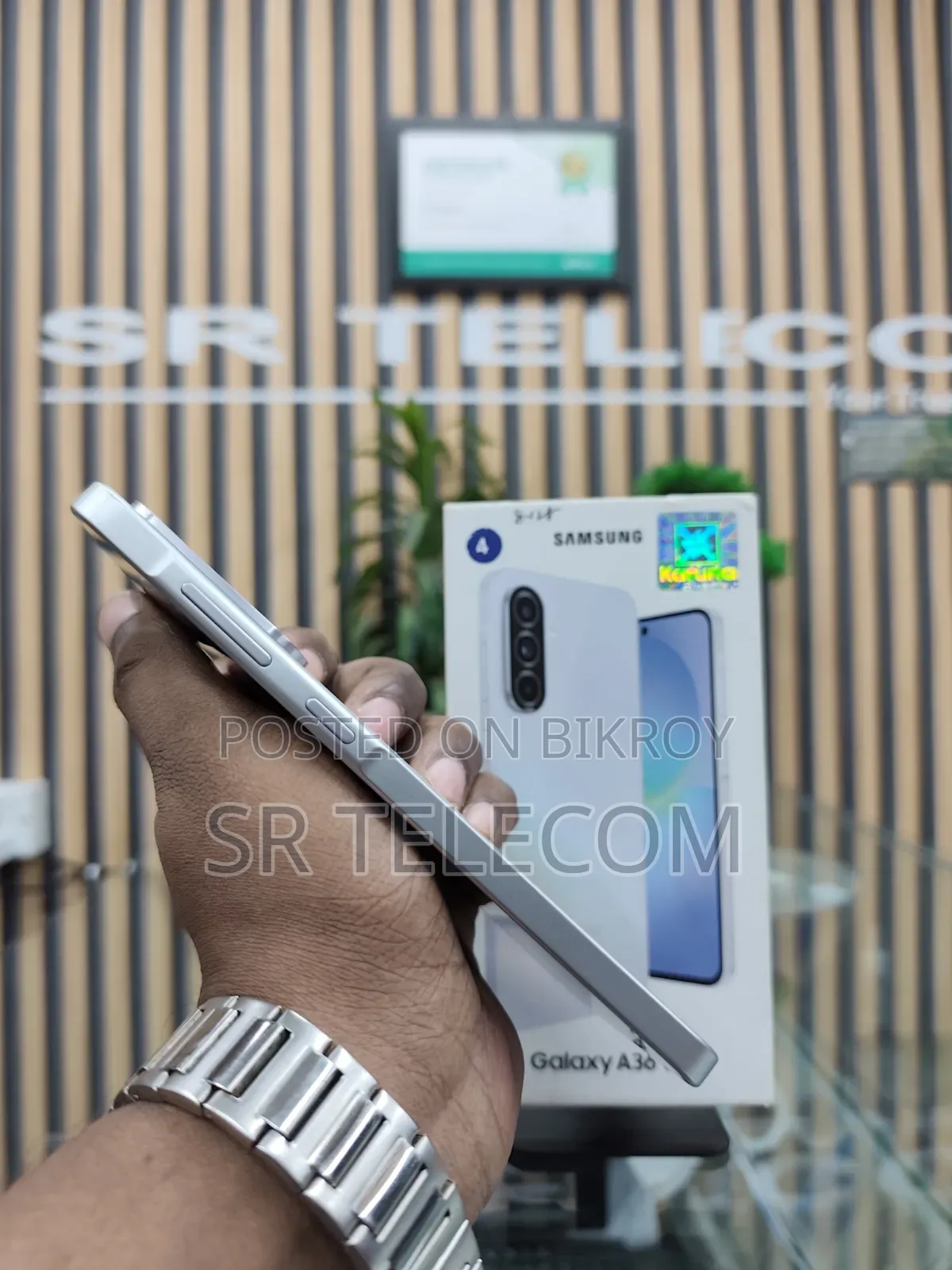 স্যামসাং গ্যালাক্সি এ৩৬ ১২৮ জিবি হোয়াইট