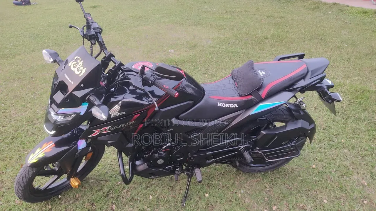 হোন্ডা এক্স-ব্লেড ১৬০ ২০২৪ কালো