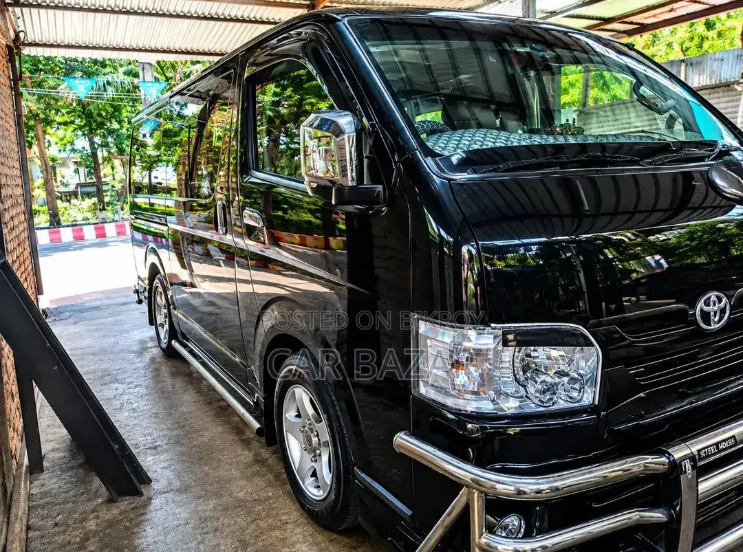 Toyota HiAce 2014 Black