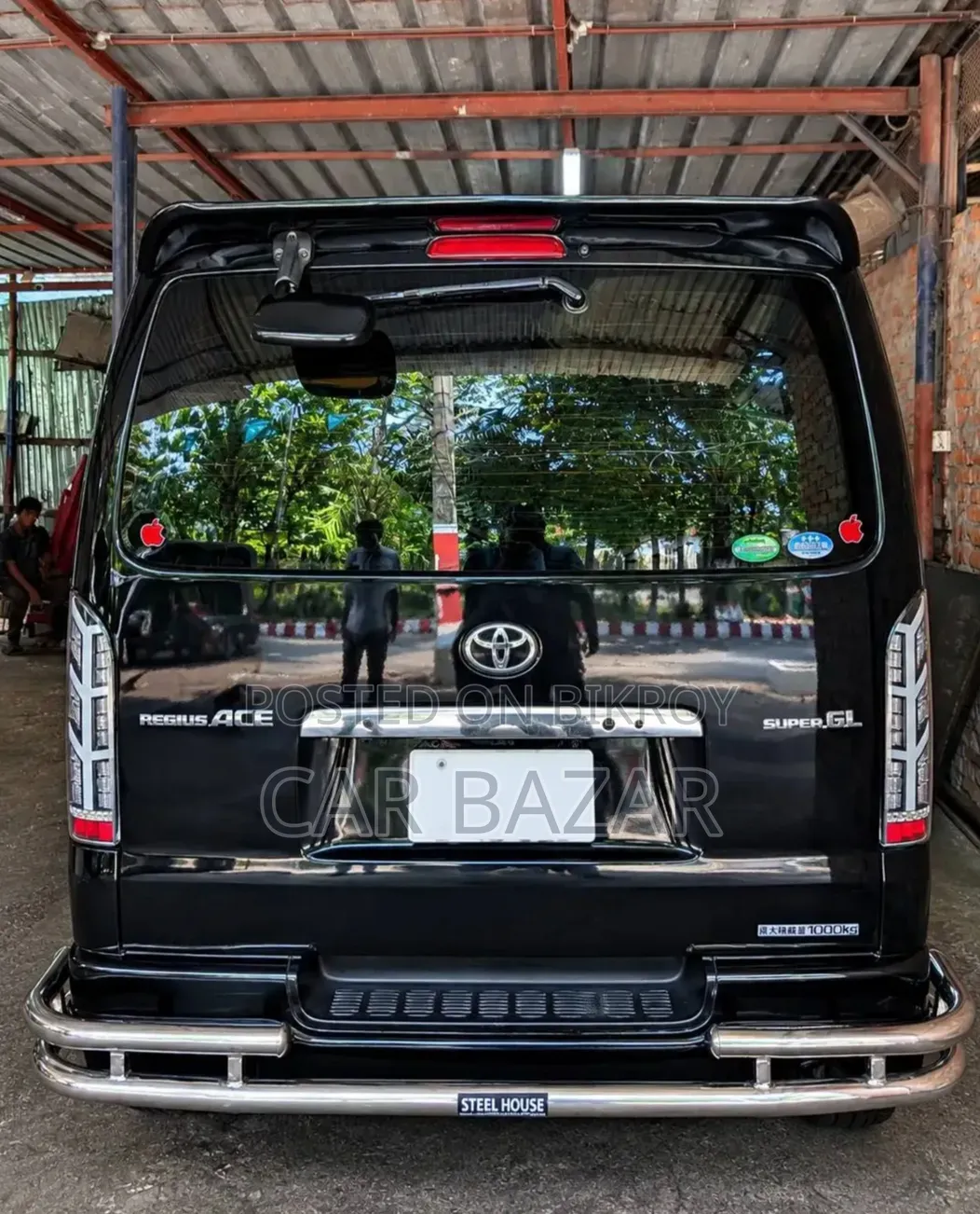 Toyota HiAce 2014 Black