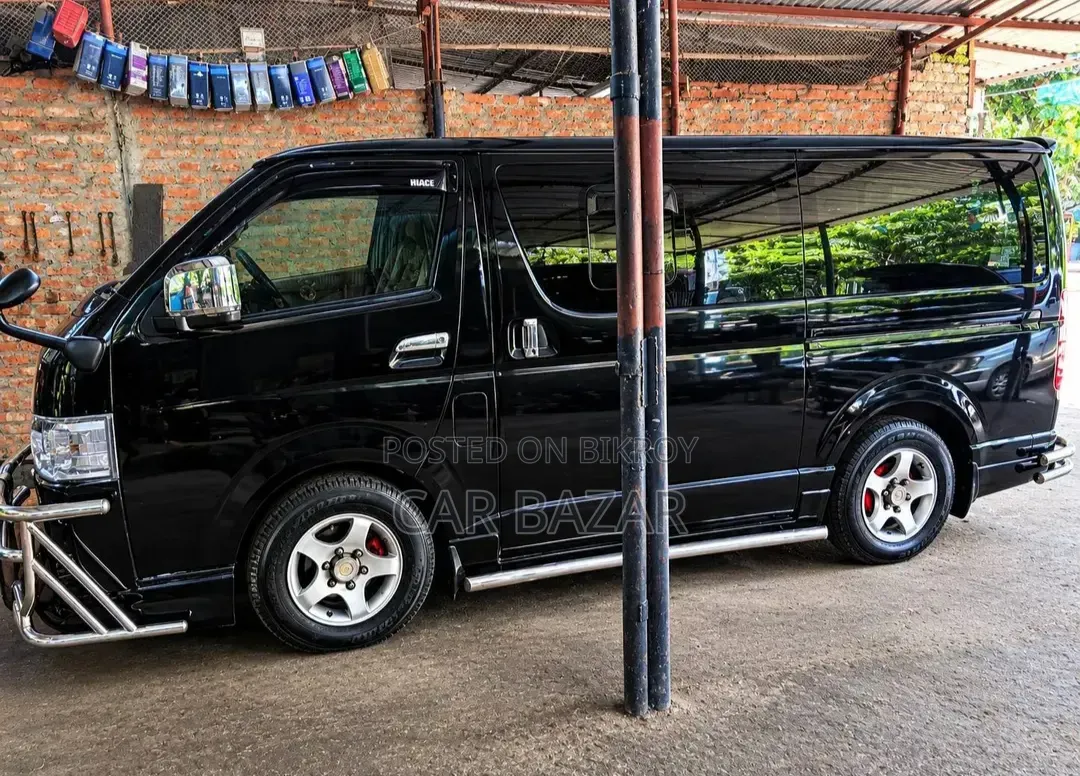 Toyota HiAce 2014 Black