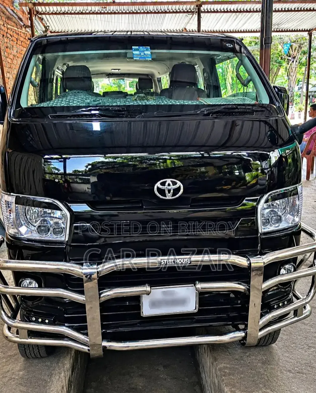 Toyota HiAce 2014 Black