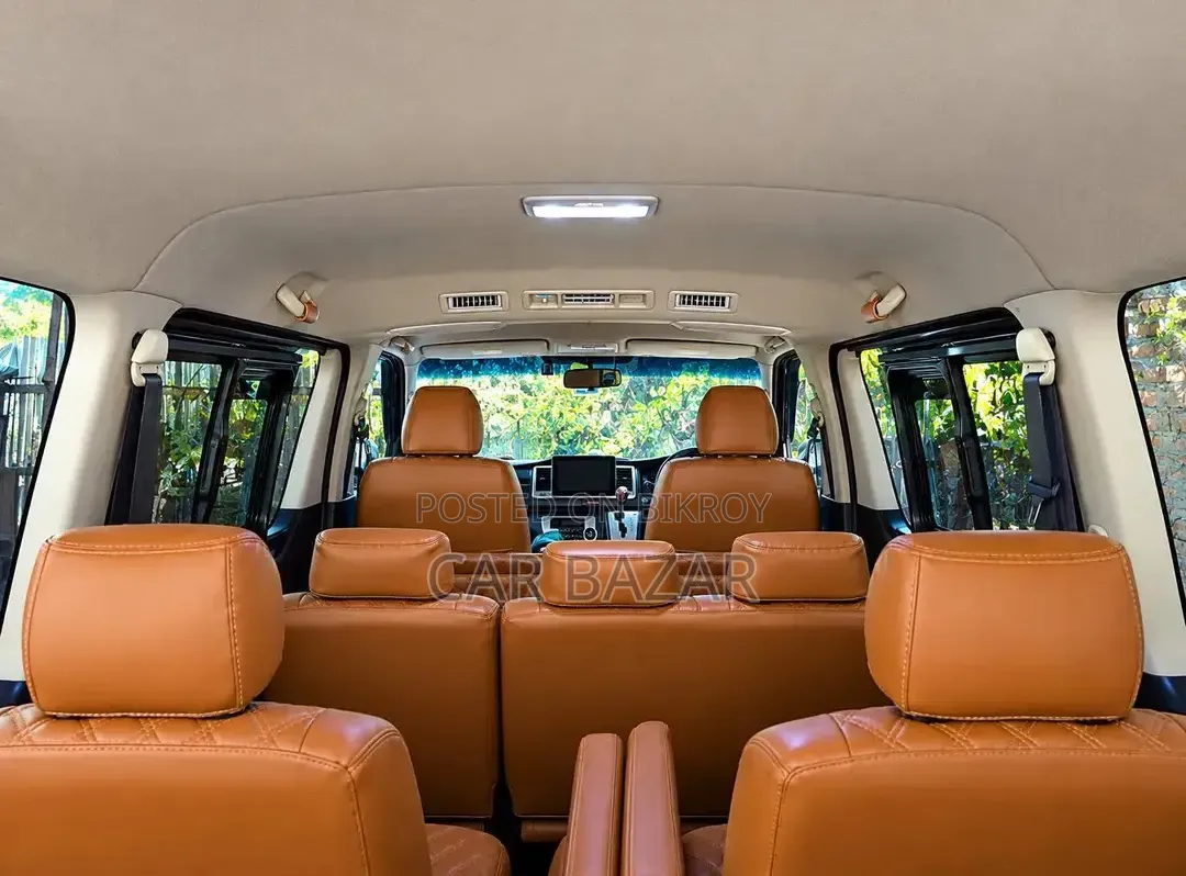 Toyota HiAce 2014 Black