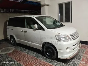 Toyota Noah 2007 Pearl