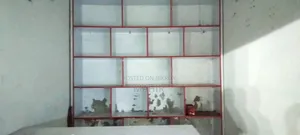 দোকানের র‍্যাক ও ক্যাশ কাউন্টার
