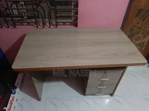 টেবিল বা অফিস ডেস্ক