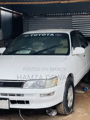 টয়োটা করোল্লা অটোমেটিক ১৯৯৬ সাদা