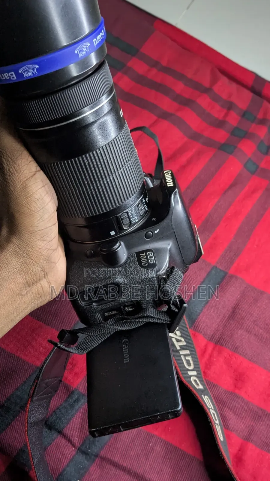1. Canon 700D
2. Canon 55-250mm Zoom Lens
3. 2 Batteries
4. Charger
