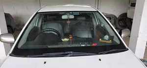 কার ২০০২ সাদা