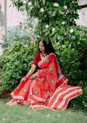 হাইব্রিড সিল্ক শাড়ি উইথ ব্লাউজ পিস