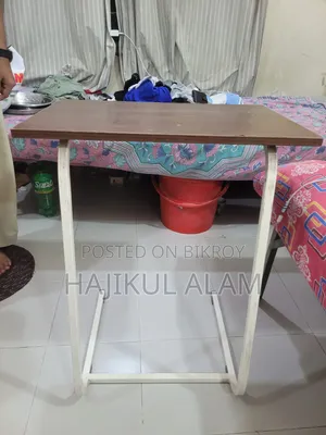 পড়ার টেবিল