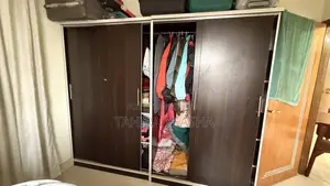 আলমারি বিক্রি