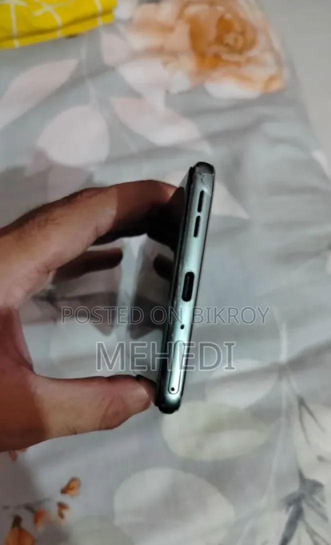 নতুন মোটোলোলা এজ ৬০ প্রো ২৫৬ জিবি গ্রিন