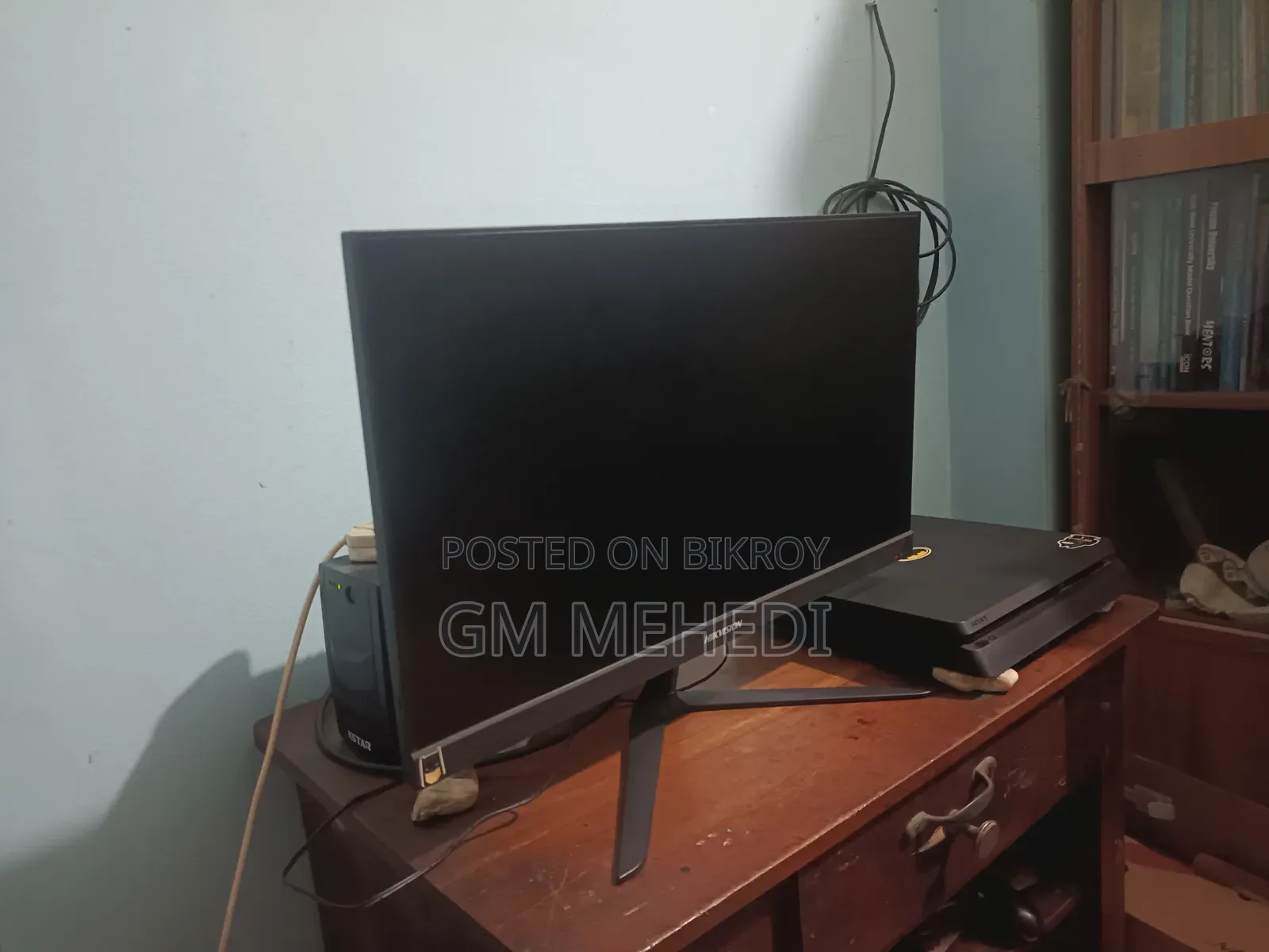বক্সসহ বিক্রির জন্য হিকভিশন ২২" মনিটর
