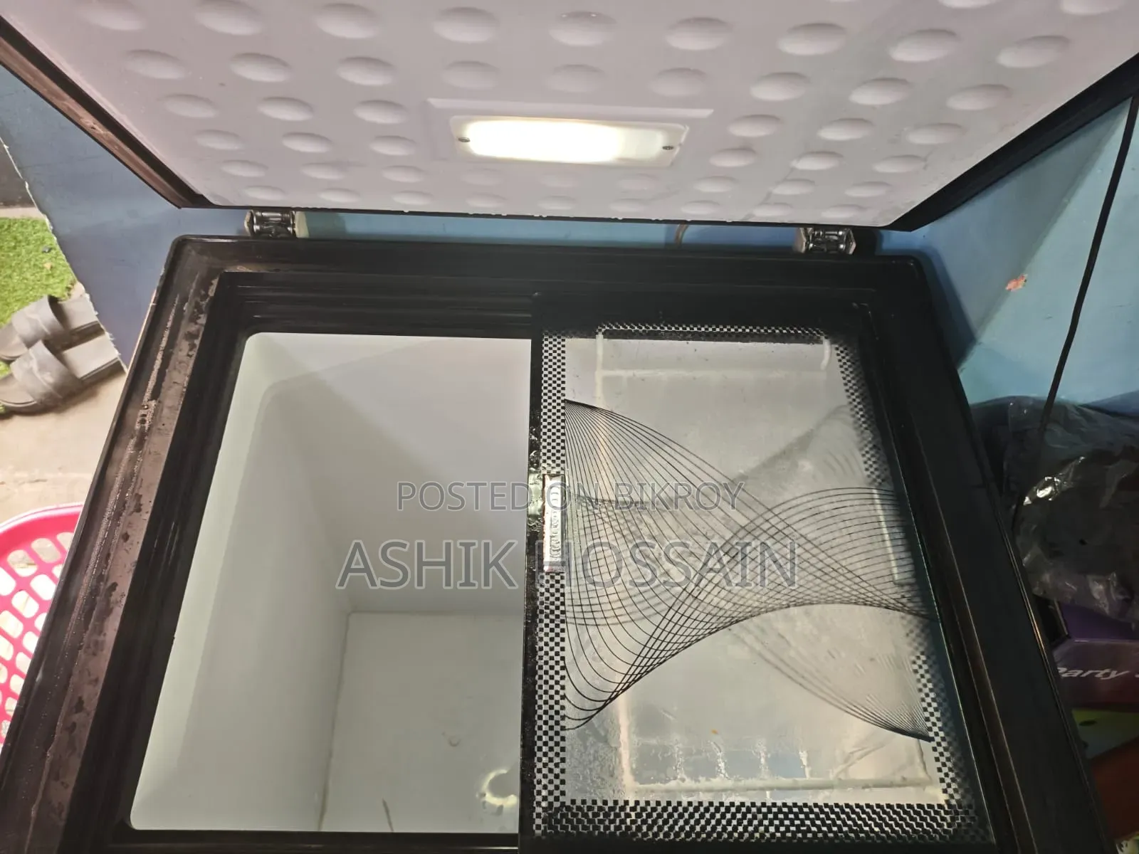 নির্বাচিত অঞ্চলটি একটি কালো স্মার্ট ১৫০-লিটার দেখাচ্ছে