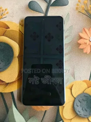 রিয়েলমি ৮ জিবি হোয়াইট