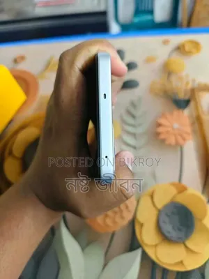 রিয়েলমি ৮ জিবি হোয়াইট