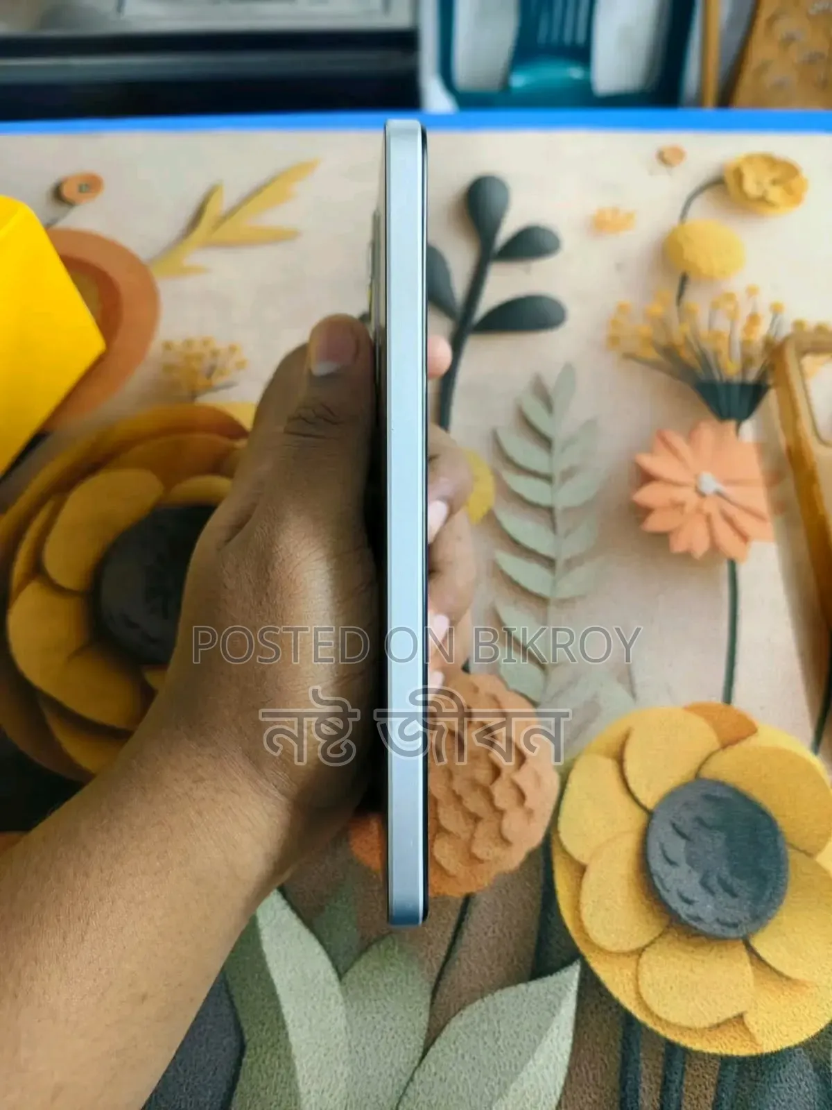 রিয়েলমি ৮ জিবি হোয়াইট