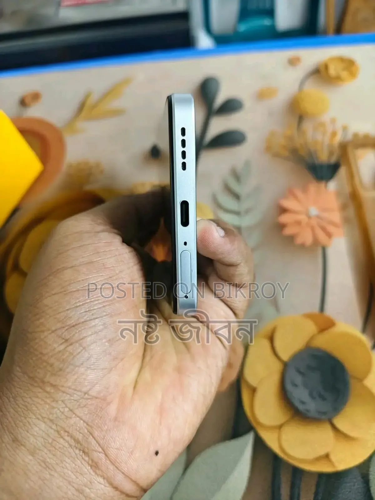 রিয়েলমি ৮ জিবি হোয়াইট