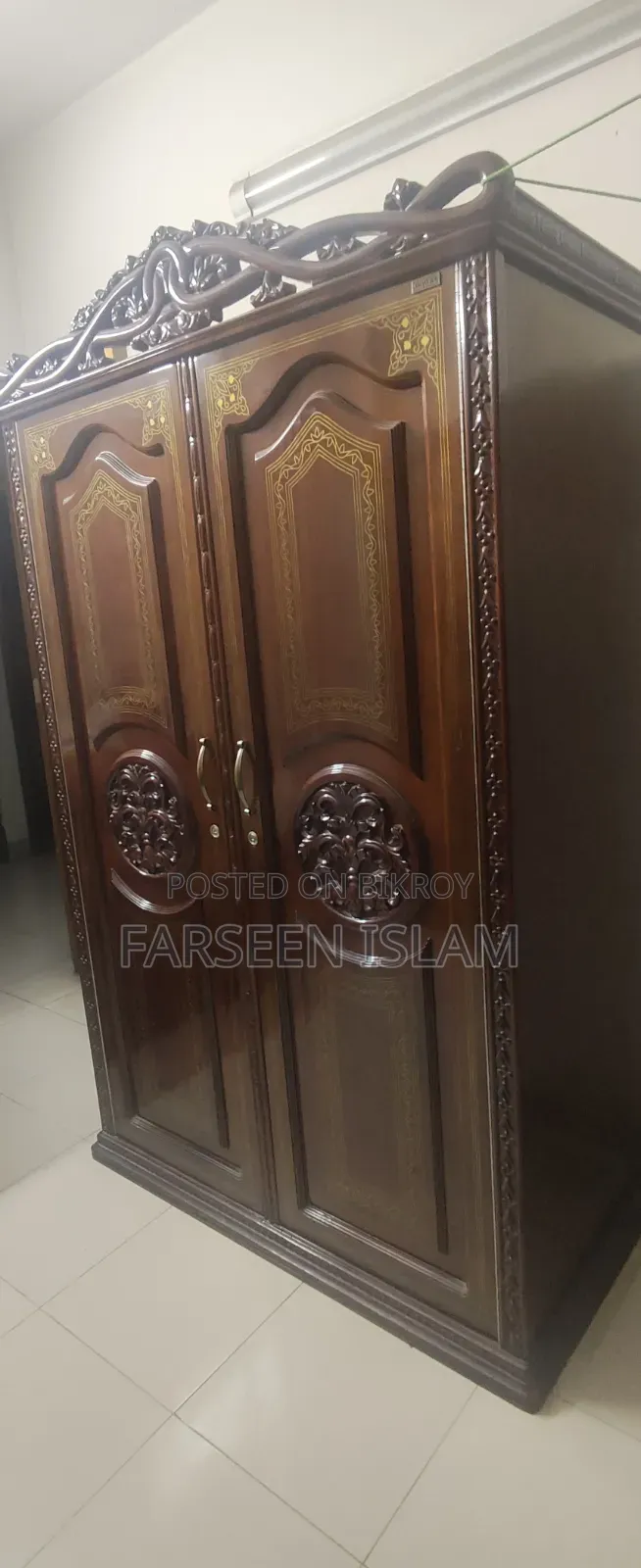 Akhtar Furnishers Beautiful Mahogany Wood Victoria Almirah