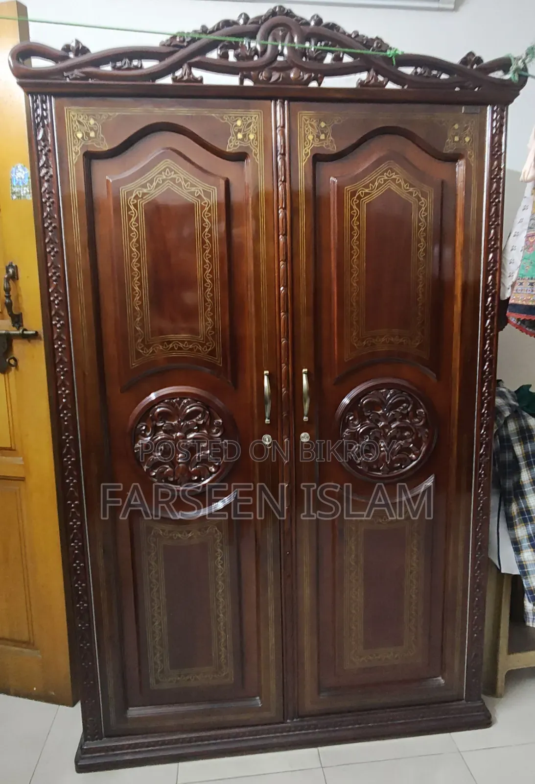 Akhtar Furnishers Beautiful Mahogany Wood Victoria Almirah