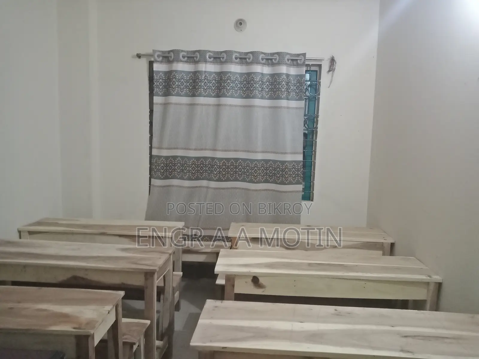 Sturdy school/coaching bench made of jam and mahogany wood for sale